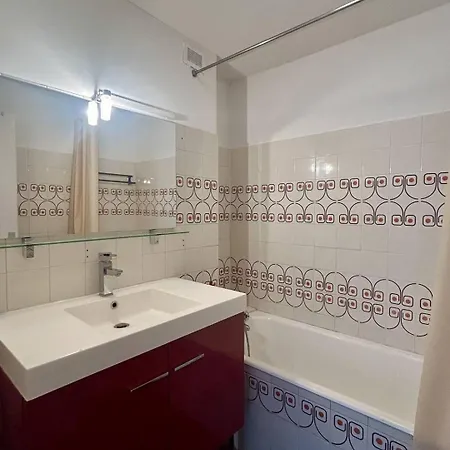 Coquet Avec Hauteur Au Plafond 4rm201