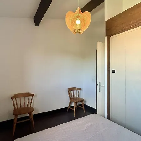 Coquet Avec Hauteur Au Plafond 4rm201 Apartment *